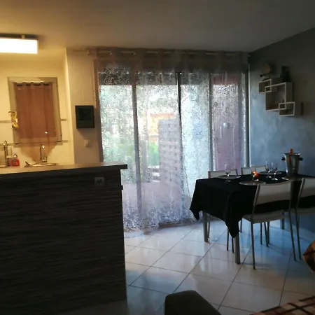 Апартаменты Rez De Jardin *